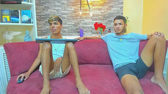 Snapshot of StrawwBoys chatting on January 2025 11:10:01 AM StrawwBoys online show from January 2025 11:10:01 AM