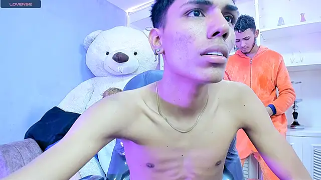 Snapshot of StrawwBoys chatting on January 2025 07:59:01 AM StrawwBoys online show from January 2025 07:59:01 AM