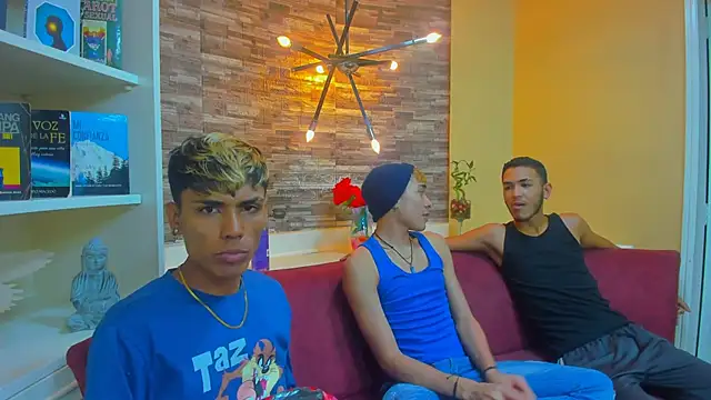 Snapshot of StrawwBoys chatting on January 2025 07:51:02 AM StrawwBoys online show from January 2025 07:51:02 AM