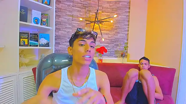 Snapshot of StrawwBoys chatting on January 2025 08:08:02 AM StrawwBoys online show from January 2025 08:08:02 AM