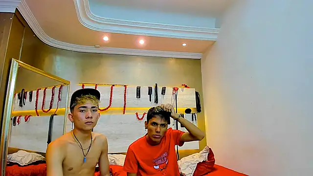 Snapshot of StrawwBoys chatting on January 2025 01:24:02 PM StrawwBoys online show from January 2025 01:24:02 PM