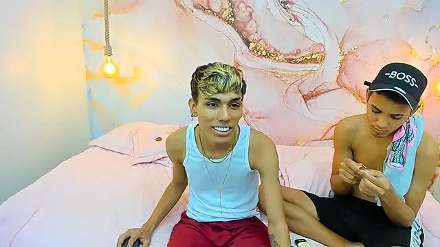 Snapshot of StrawwBoys chatting on January 2025 01:08:01 AM StrawwBoys online show from January 2025 01:08:01 AM