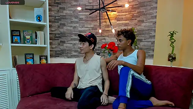 Snapshot of StrawwBoys chatting on March 2025 09:27:01 PM StrawwBoys online show from March 2025 09:27:01 PM