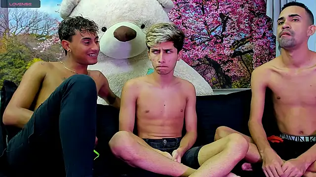 Snapshot of StrawwBoys chatting on March 2025 07:46:02 PM StrawwBoys online show from March 2025 07:46:02 PM