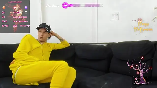 Snapshot of StrawwBoys chatting on October 2025 10:54:02 AM StrawwBoys online show from October 2025 10:54:02 AM