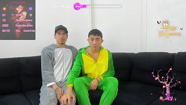 Snapshot of StrawwBoys chatting on November 2025 10:38:01 AM StrawwBoys online show from November 2025 10:38:01 AM