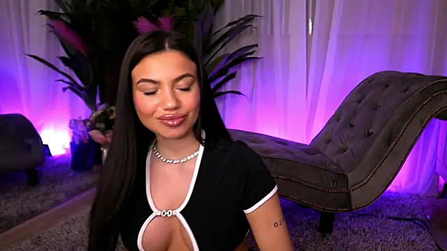 EsmeeLuv online show from March 2025 09:00:02 PM