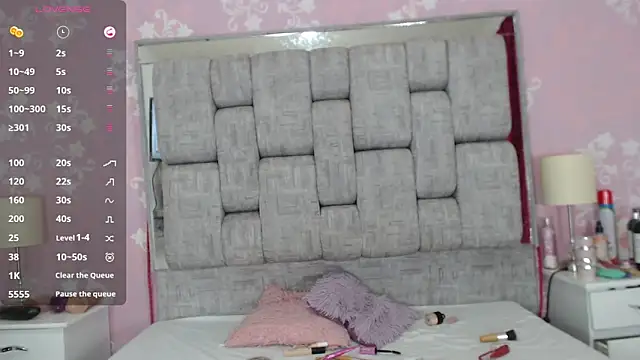 KarinaSimonz online show from December 2024 08:08:01 PM