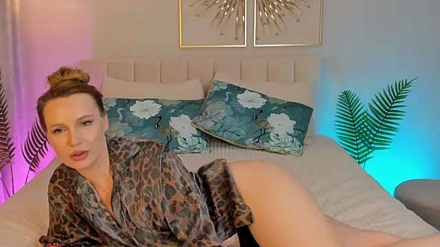    Cindy    online show from February 2025 09:02:01 PM