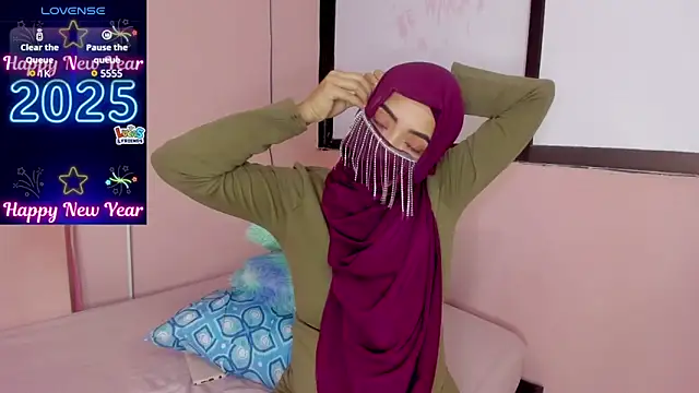 Snapshot of Sweet_hot_mia chatting on January 2025 10:44:02 PM Sweet hot mia online show from January 2025 10:44:02 PM