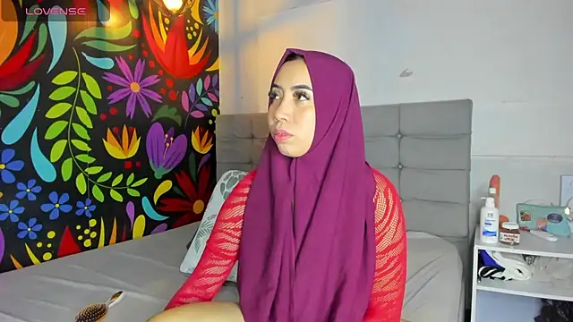 Snapshot of Sweet_hot_mia chatting on February 2025 07:42:01 PM Sweet hot mia online show from February 2025 07:42:01 PM