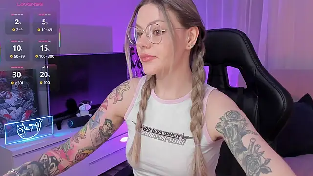 Marta May  online show from October 2025 05:23:02 PM