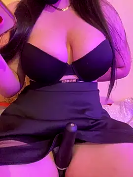 Snapshot of Cameelia chatting on November 2025 05:24:02 PM Cameelia online show from November 2025 05:24:02 PM