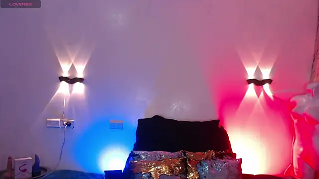 Emili Roux online show from November 2025 12:04:01 PM