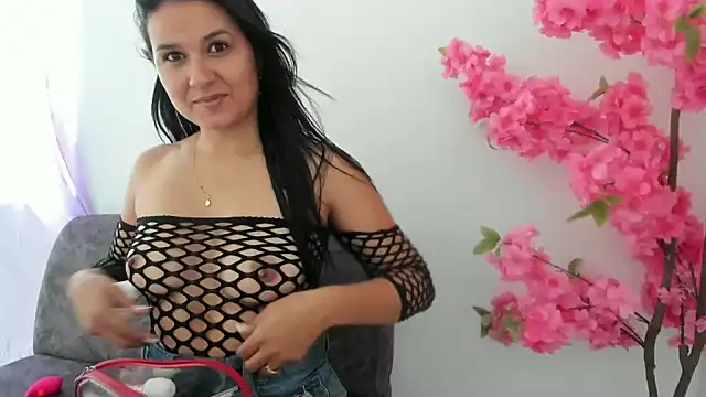 elena jonees online show from December 2024 06:42:02 PM