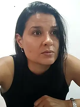 Snapshot of elena_jonees chatting on October 2025 08:18:01 PM elena jonees online show from October 2025 08:18:01 PM