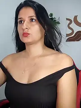 Snapshot of elena_jonees chatting on October 2025 03:23:02 PM elena jonees online show from October 2025 03:23:02 PM