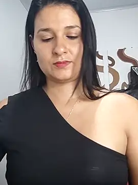 Snapshot of elena_jonees chatting on November 2025 04:30:01 PM elena jonees online show from November 2025 04:30:01 PM