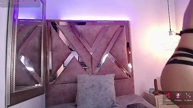 Naomi Brown1  online show from November 2025 01:00:01 PM