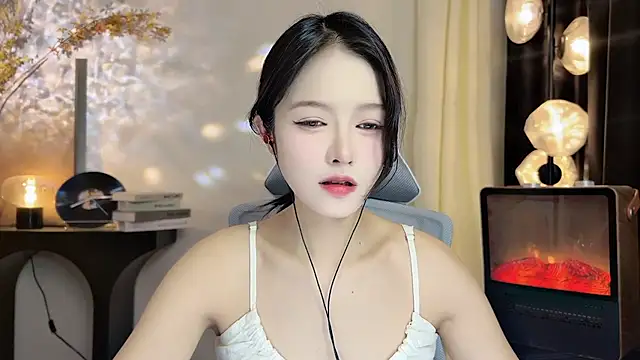 xiaodaibabyy online show from February 2025 01:24:01 PM