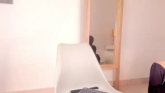 Paige smith online show from February 2025 01:52:01 AM