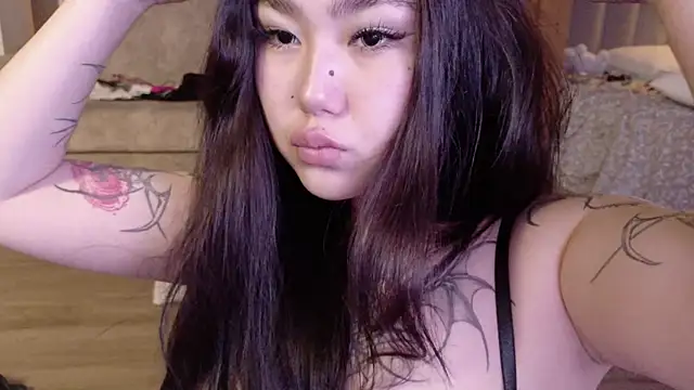 Yuriko May online show from October 2025 04:15:02 PM