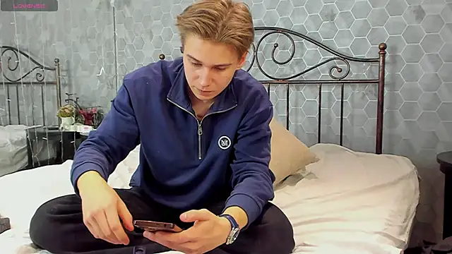 Snapshot of Marcus_Swampov chatting on December 2024 02:20:02 AM Marcus Swampov online show from December 2024 02:20:02 AM