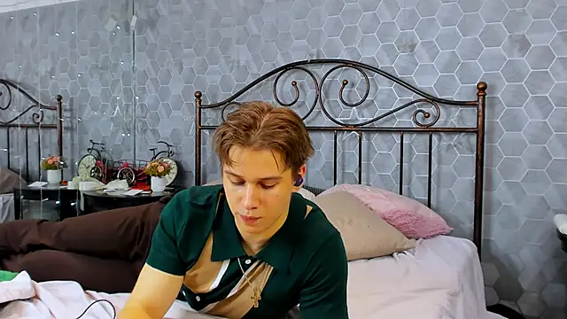 Snapshot of Marcus_Swampov chatting on December 2024 09:17:02 AM Marcus Swampov online show from December 2024 09:17:02 AM