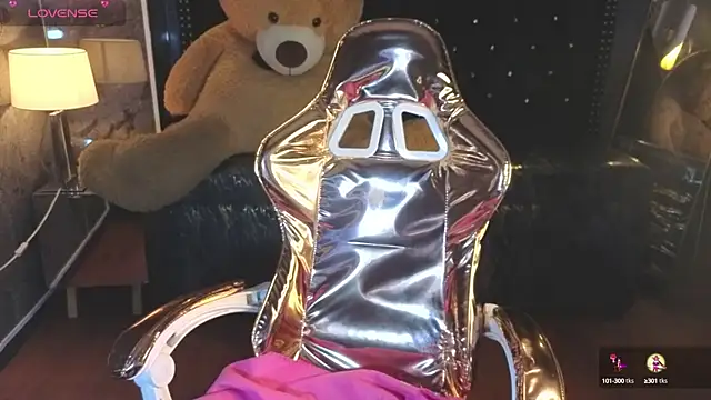 Kitty fox b online show from October 2025 12:59:02 PM