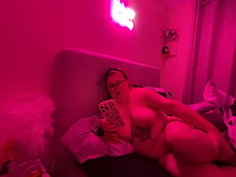Tallulah-mae-xoxox online show from January 2025 03:13:01 AM
