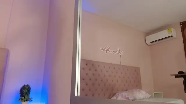 alice sofia online show from October 2025 12:02:01 PM