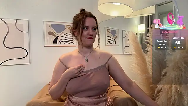 Lella Ryann  online show from October 2025 01:45:02 PM