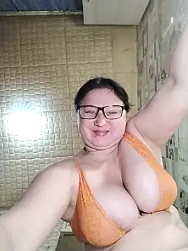 Holly-69 online show from November 2025 08:20:01 PM