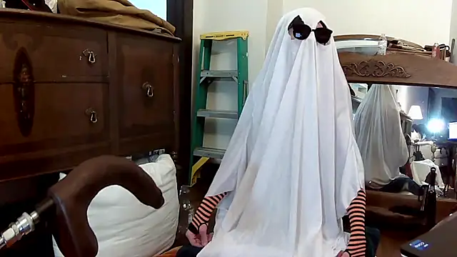 Snapshot of MaxJr8008 chatting on October 2025 06:59:01 AM MaxJr8008 online show from October 2025 06:59:01 AM