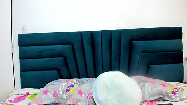 Snapshot of LisaWhite_ chatting on March 2025 03:48:02 AM LisaWhite online show from March 2025 03:48:02 AM