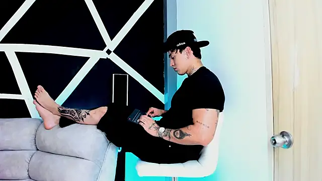 JUSTIN FULLER1 online show from September 2025 08:58:01 PM