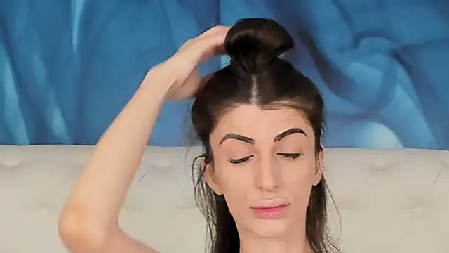 SkinnyDolly online show from October 2025 02:09:02 AM