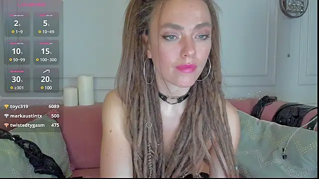 Snapshot of KellyFouler chatting on December 2024 07:43:02 PM KellyFouler online show from December 2024 07:43:02 PM