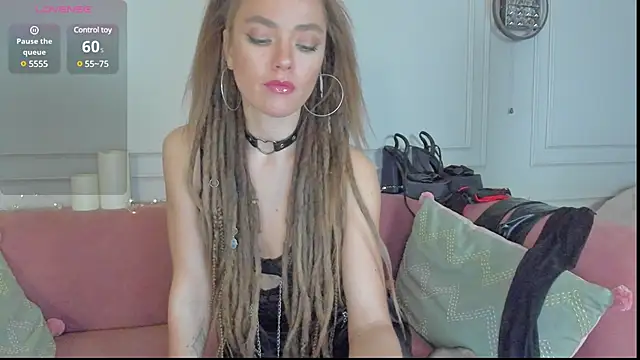 Snapshot of KellyFouler chatting on February 2025 01:33:01 PM KellyFouler online show from February 2025 01:33:01 PM