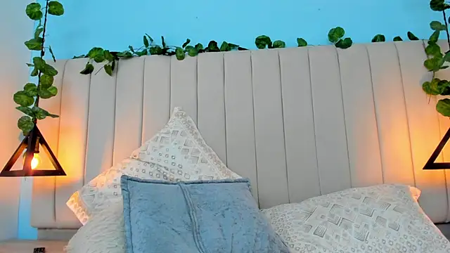 JulianaWaldo online show from December 2024 07:42:01 PM