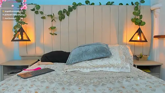 JulianaWaldo online show from December 2024 07:43:02 PM