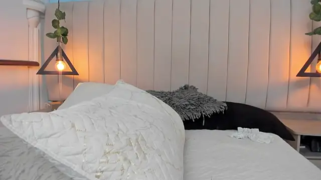 JulianaWaldo online show from February 2025 04:44:01 PM