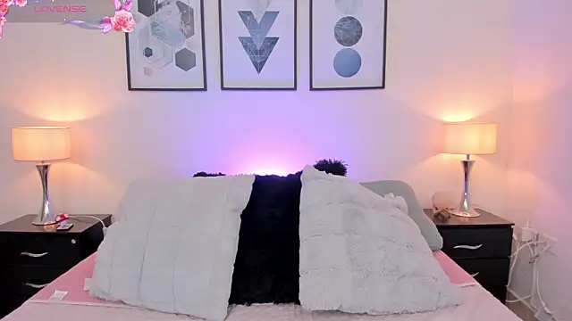 JulianaWaldo online show from September 2025 01:11:02 PM