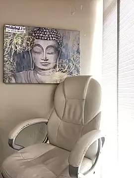 im lorein online show from February 2025 02:44:01 PM