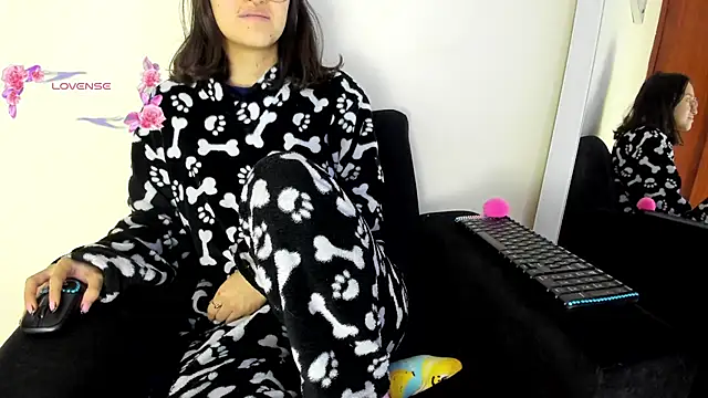 its  angelica  online show from February 2025 06:38:01 PM