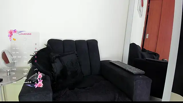 its  angelica  online show from October 2025 06:05:01 PM