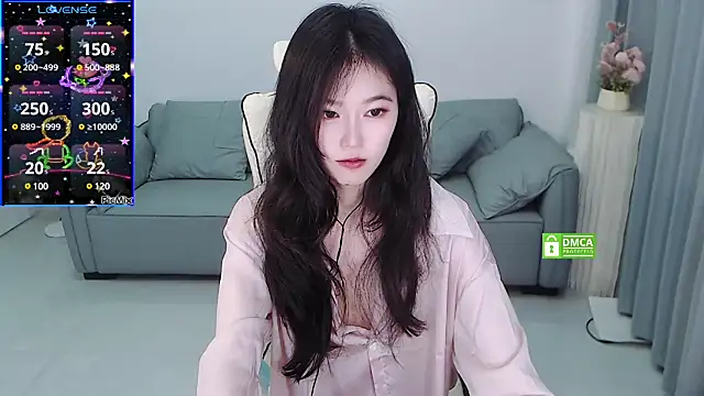 YiJin-a online show from March 2025 01:05:02 PM