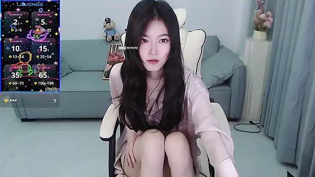 YiJin-a online show from March 2025 01:42:01 PM