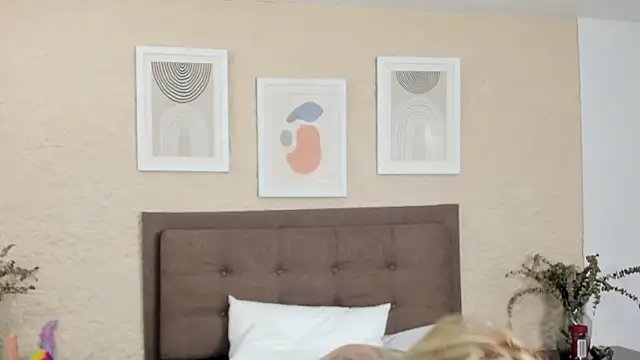 Snapshot of CarolinaGlamour chatting on October 2025 02:22:02 AM CarolinaGlamour online show from October 2025 02:22:02 AM