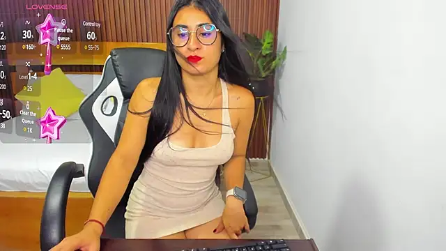 Snapshot of evelin_leroy chatting on January 2025 12:06:01 PM evelin leroy online show from January 2025 12:06:01 PM